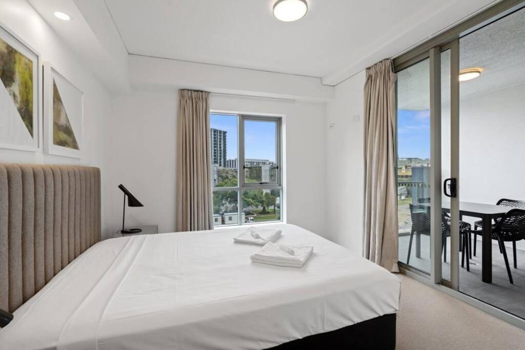 Lovely 2- Bedroom Rental Unit With Free Parking Μπρίσμπεϊν Εξωτερικό φωτογραφία