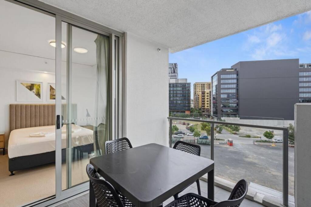 Lovely 2- Bedroom Rental Unit With Free Parking Μπρίσμπεϊν Εξωτερικό φωτογραφία