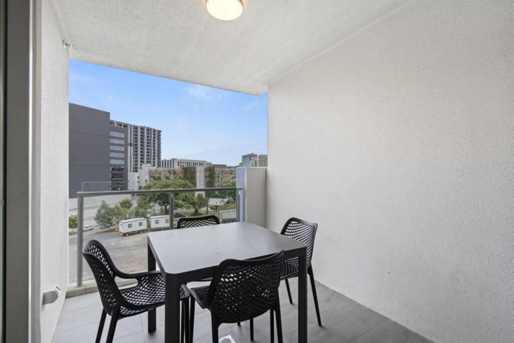 Lovely 2- Bedroom Rental Unit With Free Parking Μπρίσμπεϊν Εξωτερικό φωτογραφία